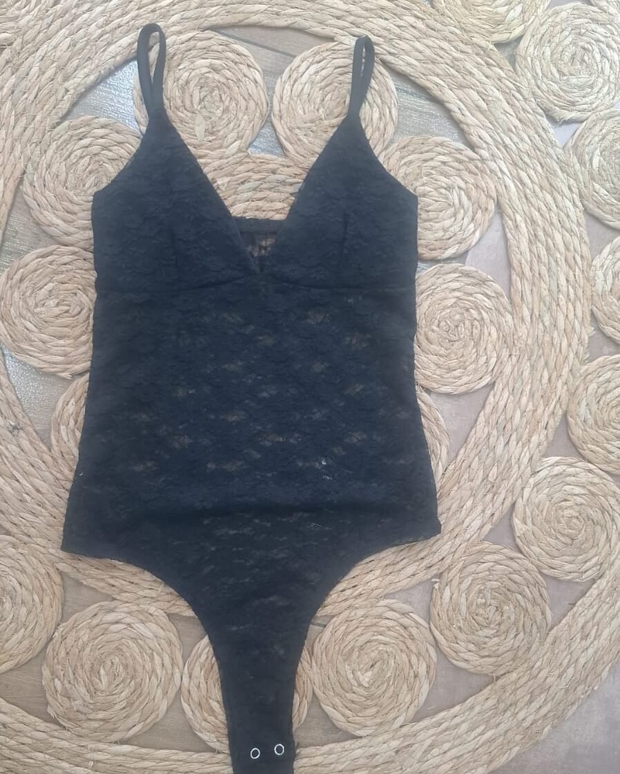 Body de Encaje Negro con Breteles Finos